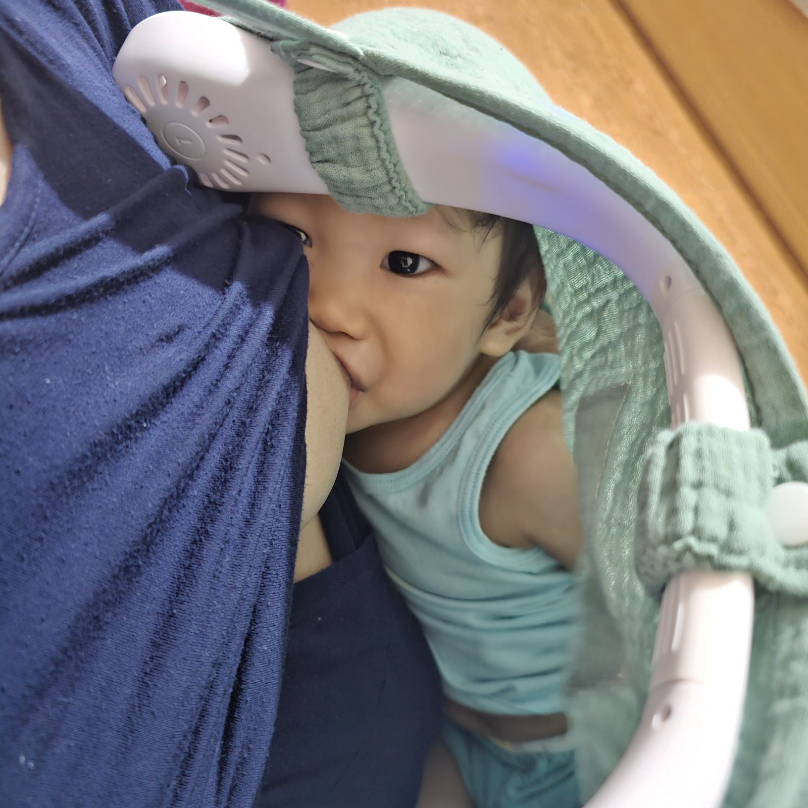 using the nursing cover with fan with baby