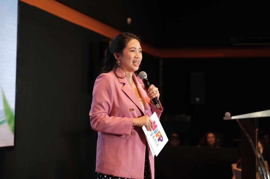 hipp organic love cosio host