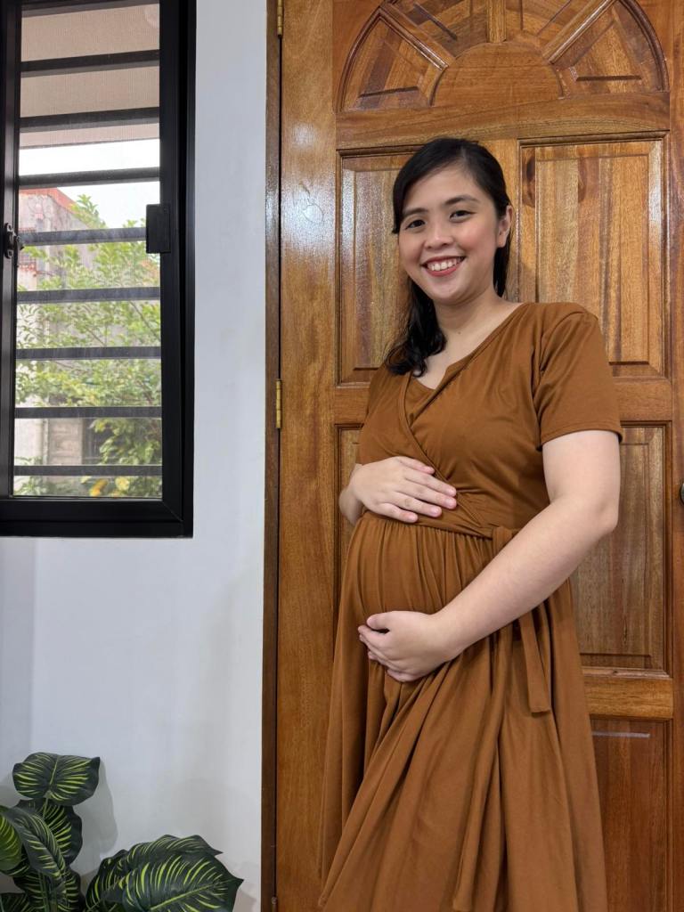 breastfeeding mom pregnant